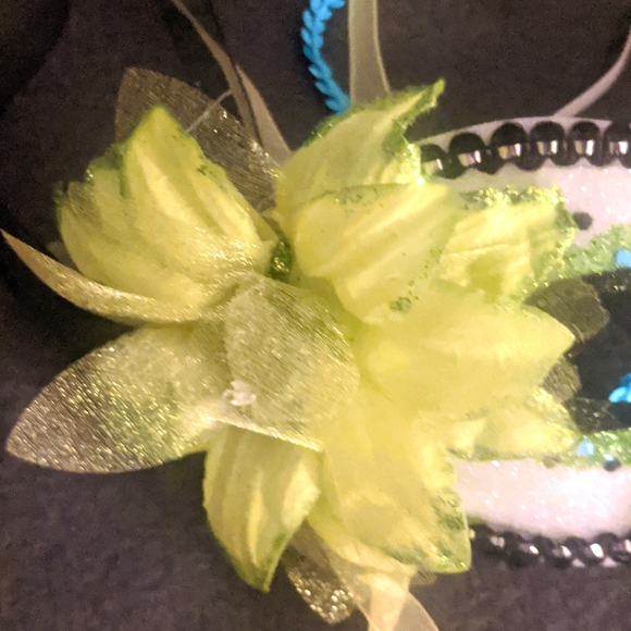 Mardi Gras Mask - Picture 2 of 3